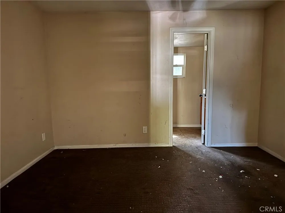 796 Village Crestline, CA 92325