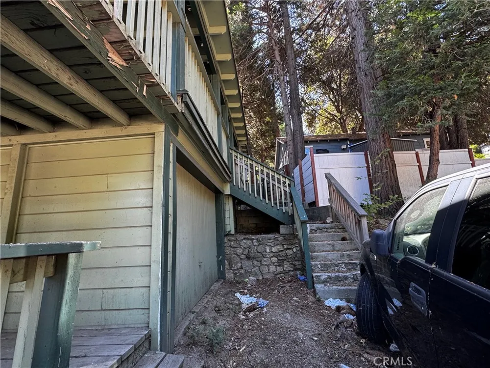 796 Village Crestline, CA 92325