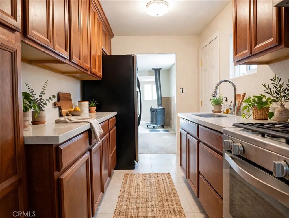 796 Village Crestline, CA 92325