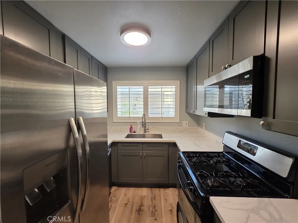 5525 Canoga #320 Woodland Hills, CA 91367