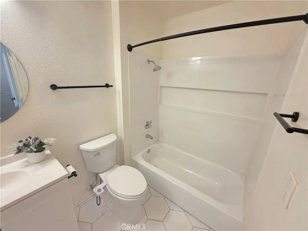 5525 Canoga #320 Woodland Hills, CA 91367
