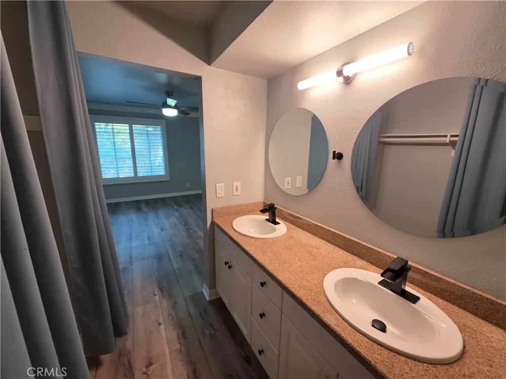 5525 Canoga #320 Woodland Hills, CA 91367