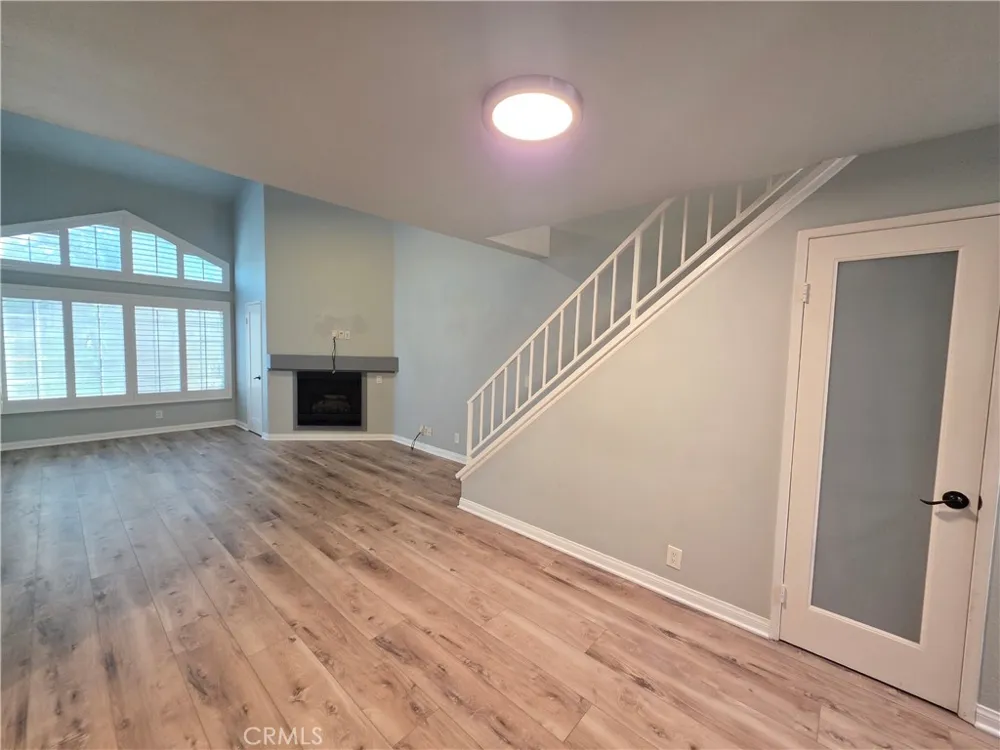 5525 Canoga #320 Woodland Hills, CA 91367