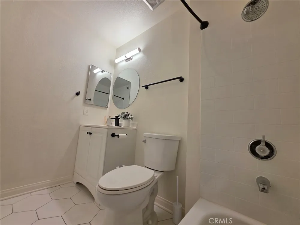 5525 Canoga #320 Woodland Hills, CA 91367