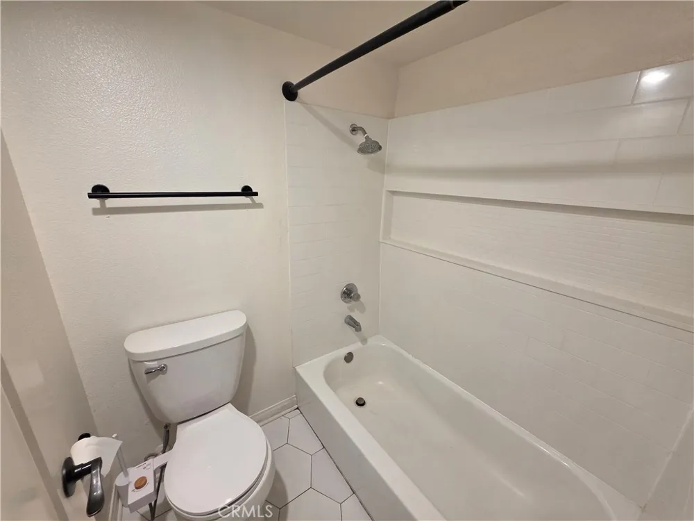 5525 Canoga #320 Woodland Hills, CA 91367