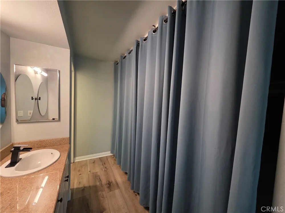 5525 Canoga #320 Woodland Hills, CA 91367