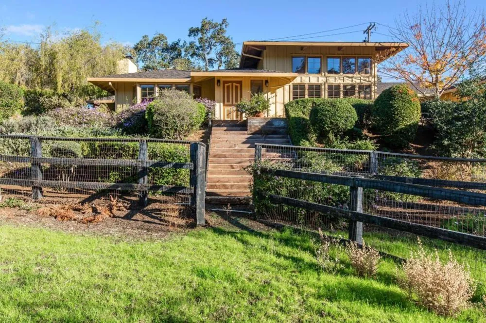25228 La Loma Drive Los Altos Hills, CA 94022