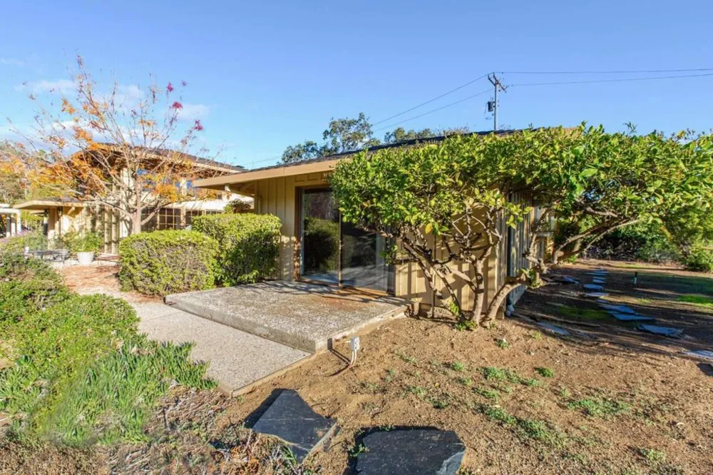 25228 La Loma Drive Los Altos Hills, CA 94022