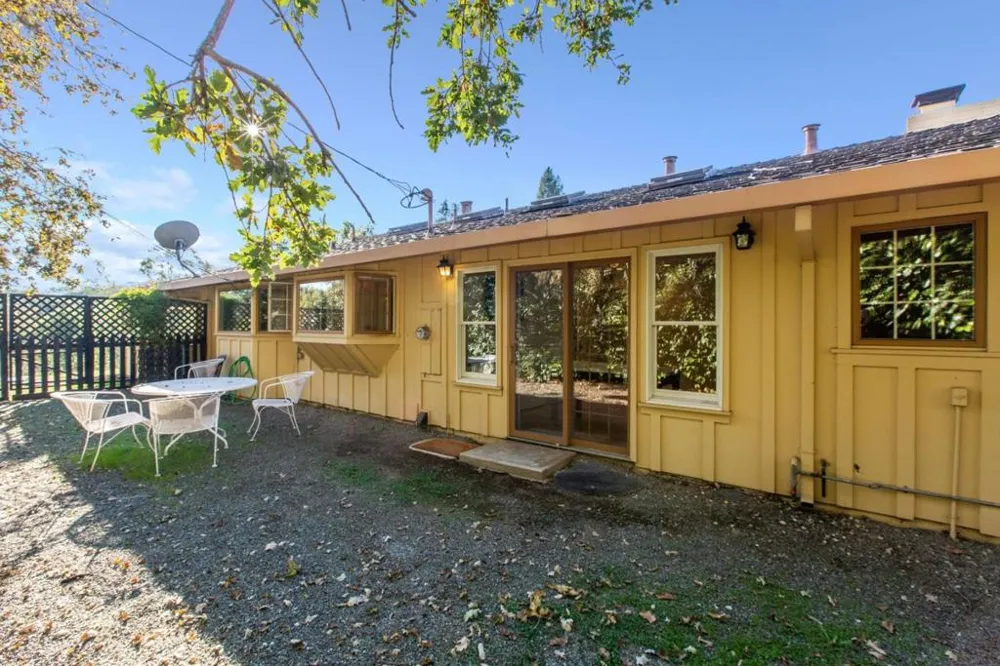 25228 La Loma Drive Los Altos Hills, CA 94022