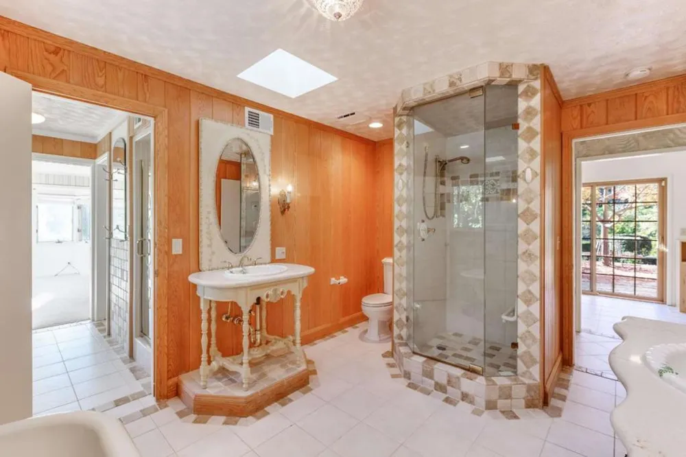 25228 La Loma Drive Los Altos Hills, CA 94022