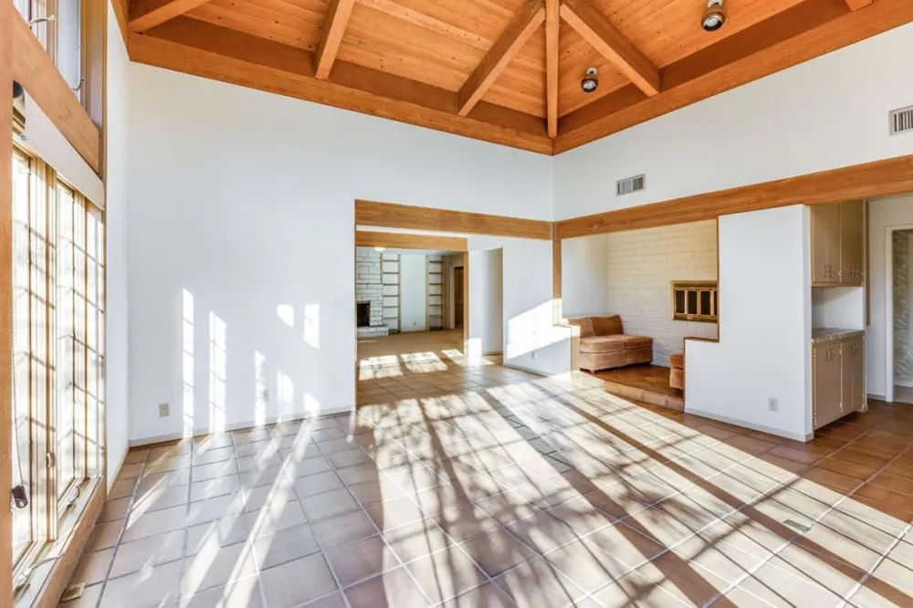 25228 La Loma Drive Los Altos Hills, CA 94022