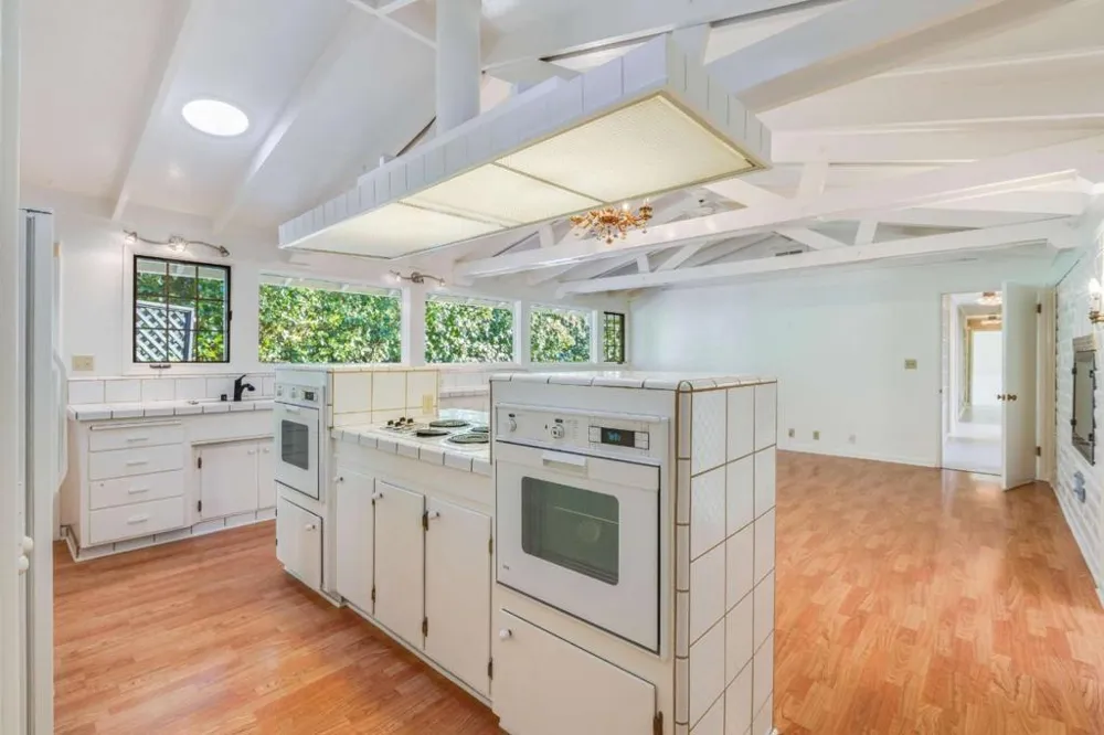 25228 La Loma Drive Los Altos Hills, CA 94022
