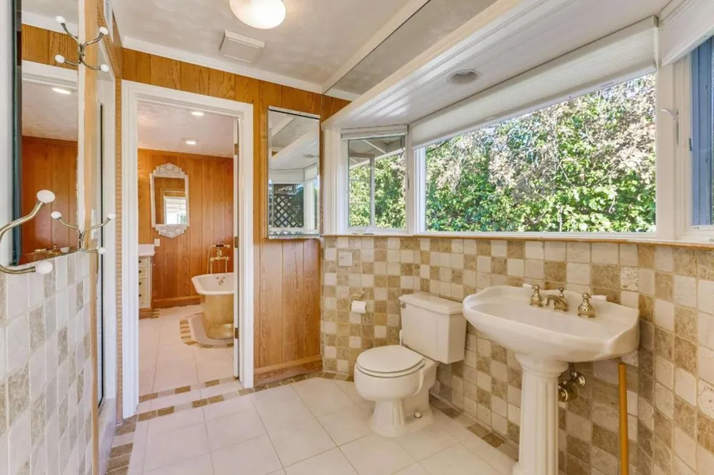 25228 La Loma Drive Los Altos Hills, CA 94022