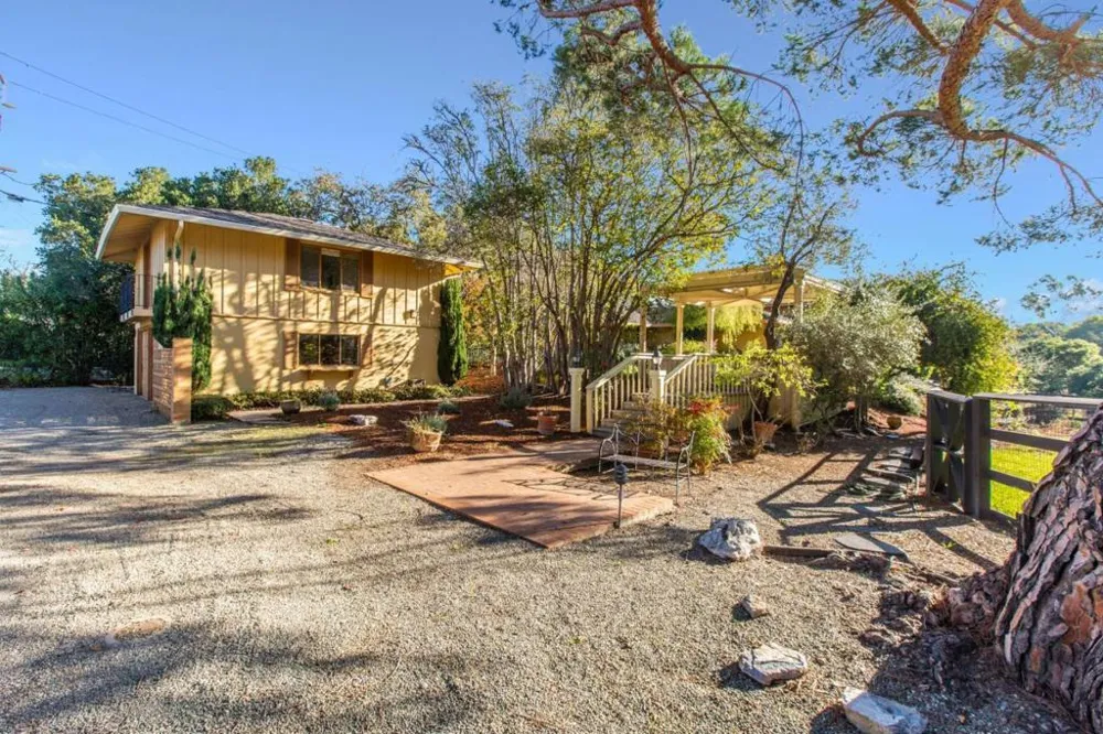 25228 La Loma Drive Los Altos Hills, CA 94022