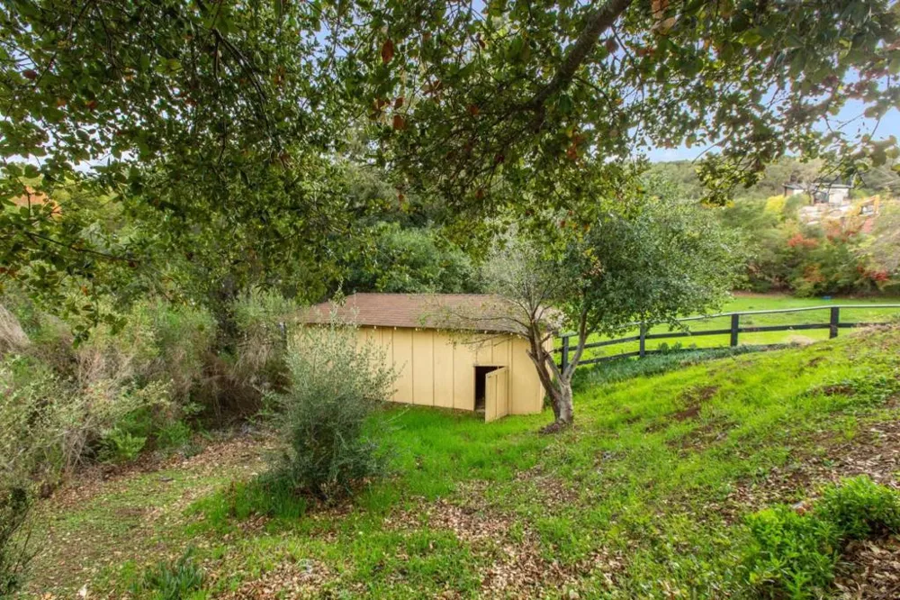 25228 La Loma Drive Los Altos Hills, CA 94022