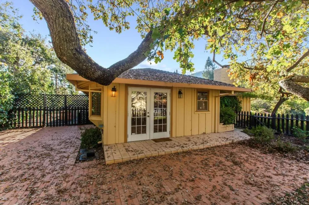 25228 La Loma Drive Los Altos Hills, CA 94022