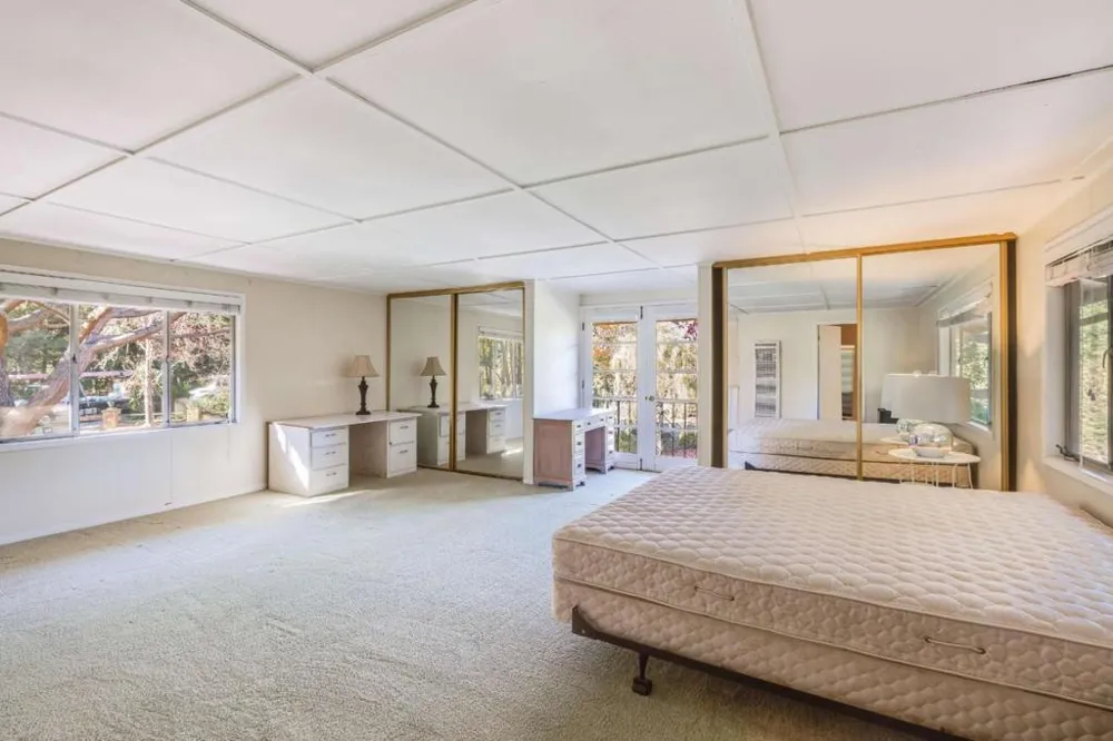 25228 La Loma Drive Los Altos Hills, CA 94022