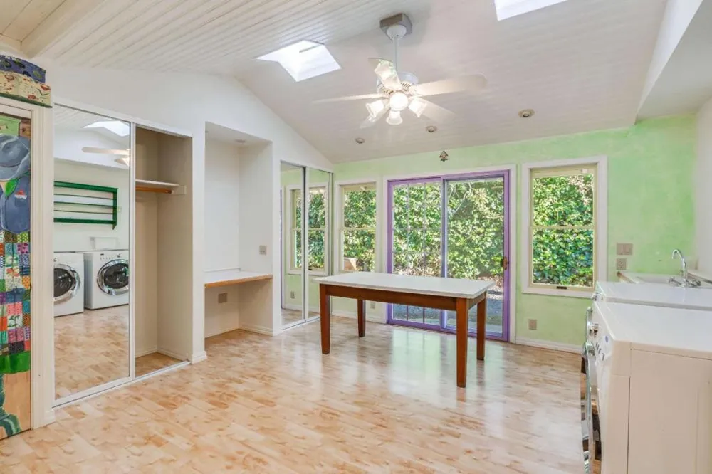 25228 La Loma Drive Los Altos Hills, CA 94022