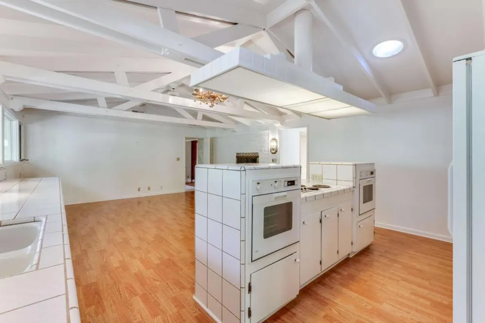 25228 La Loma Drive Los Altos Hills, CA 94022