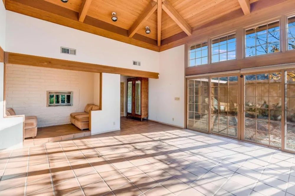 25228 La Loma Drive Los Altos Hills, CA 94022