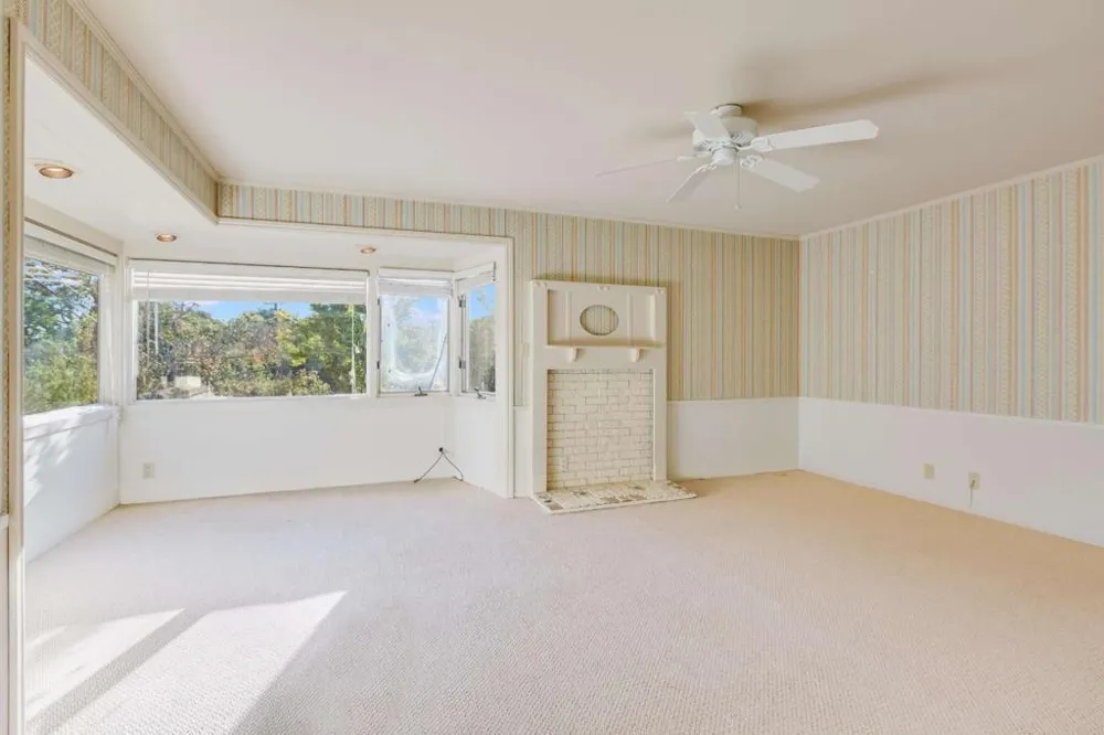 25228 La Loma Drive Los Altos Hills, CA 94022