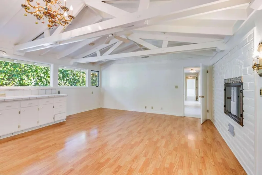 25228 La Loma Drive Los Altos Hills, CA 94022