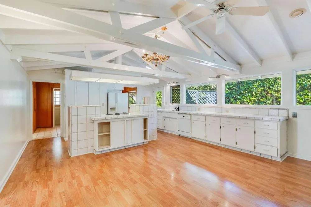 25228 La Loma Drive Los Altos Hills, CA 94022