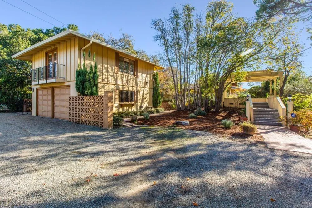 25228 La Loma Drive Los Altos Hills, CA 94022