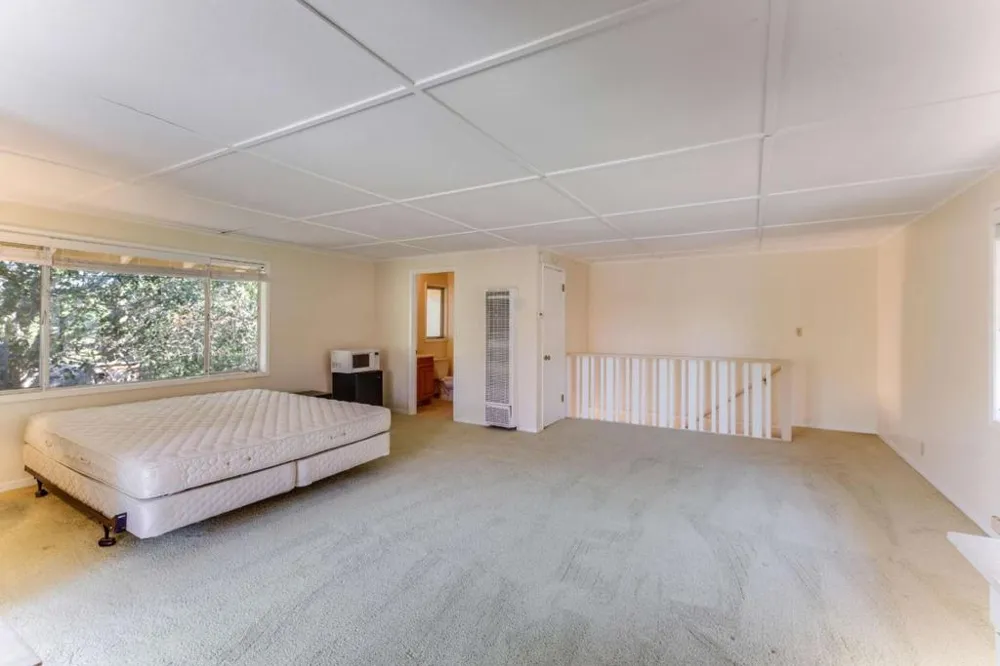 25228 La Loma Drive Los Altos Hills, CA 94022