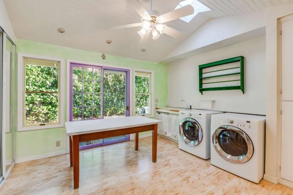 25228 La Loma Drive Los Altos Hills, CA 94022