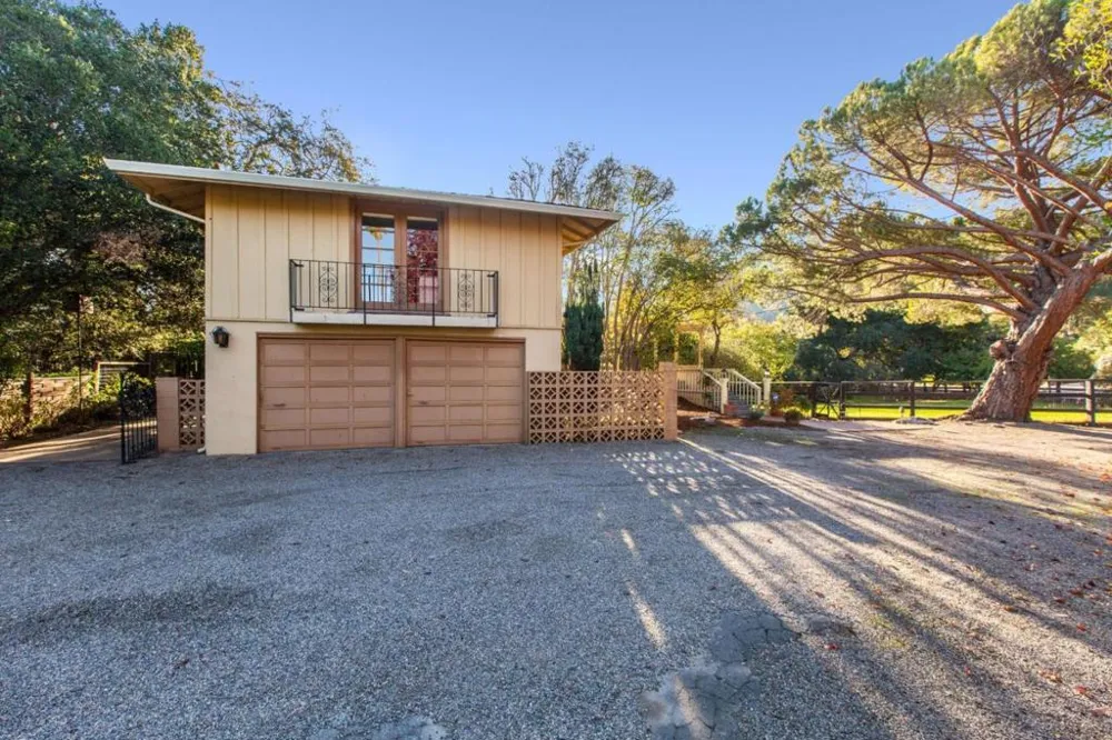 25228 La Loma Drive Los Altos Hills, CA 94022