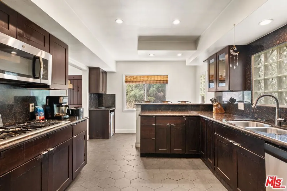 2132 Laurel Canyon Boulevard Los Angeles, CA 90046