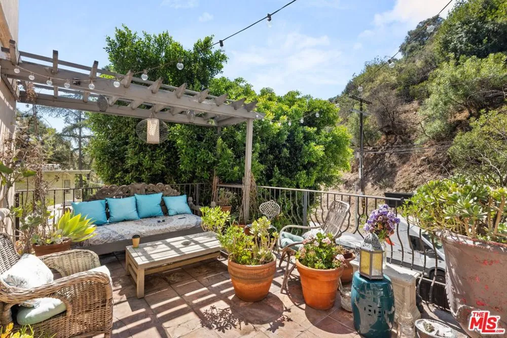 2132 Laurel Canyon Boulevard Los Angeles, CA 90046