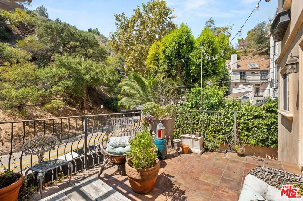 2132 Laurel Canyon Boulevard Los Angeles, CA 90046