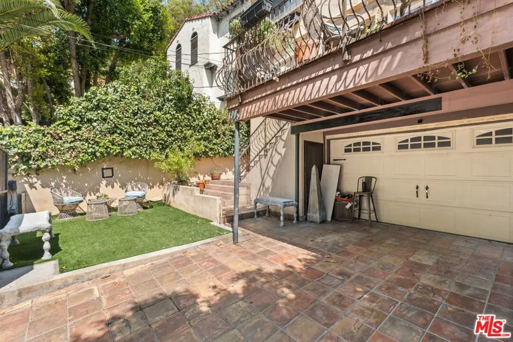 2132 Laurel Canyon Boulevard Los Angeles, CA 90046