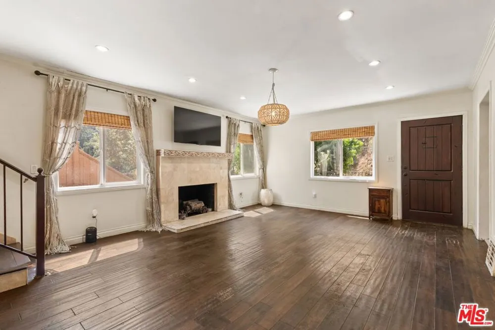 2132 Laurel Canyon Boulevard Los Angeles, CA 90046