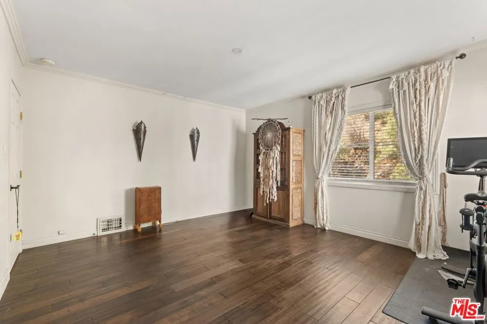 2132 Laurel Canyon Boulevard Los Angeles, CA 90046