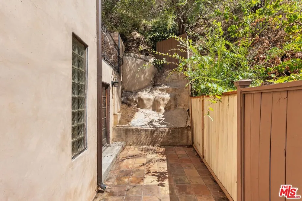 2132 Laurel Canyon Boulevard Los Angeles, CA 90046