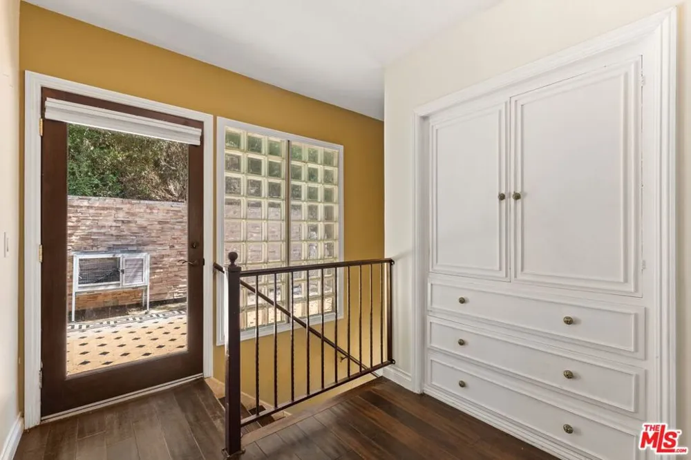 2132 Laurel Canyon Boulevard Los Angeles, CA 90046