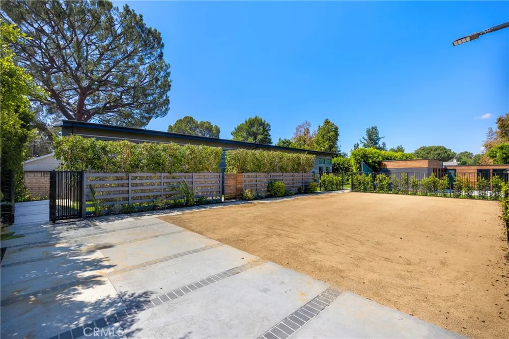 22920 Califa #A Woodland Hills, CA 91367