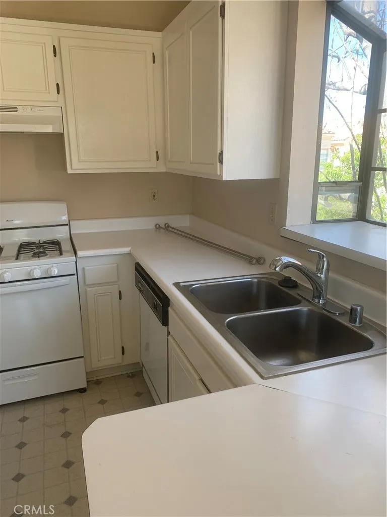 18107 Erik Court #464 Canyon Country, CA 91387