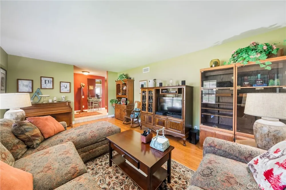 24926 El Cortijo Mission Viejo, CA 92691