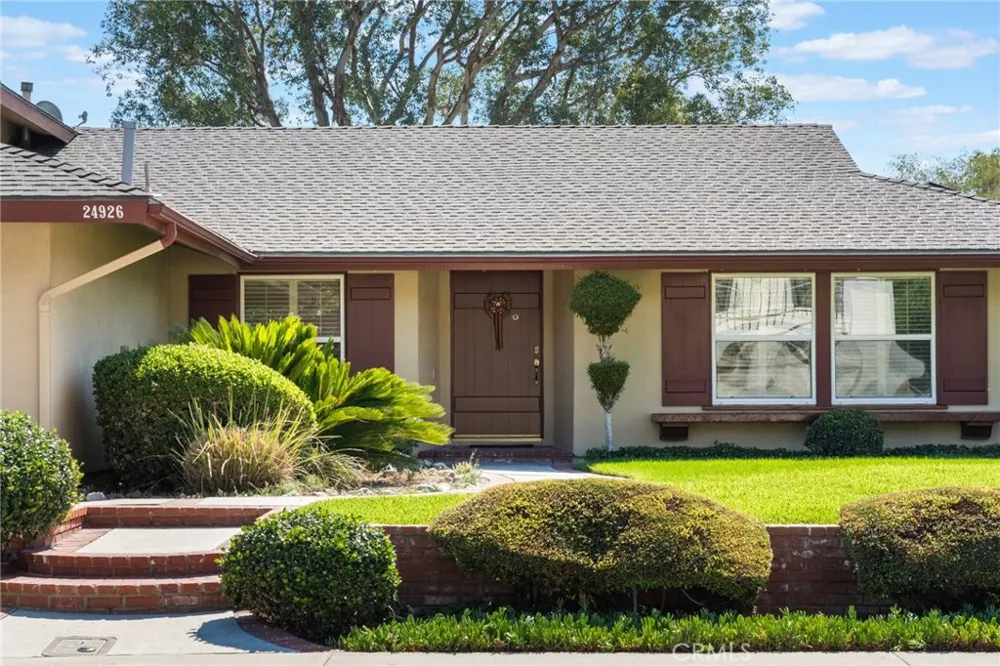 24926 El Cortijo Mission Viejo, CA 92691