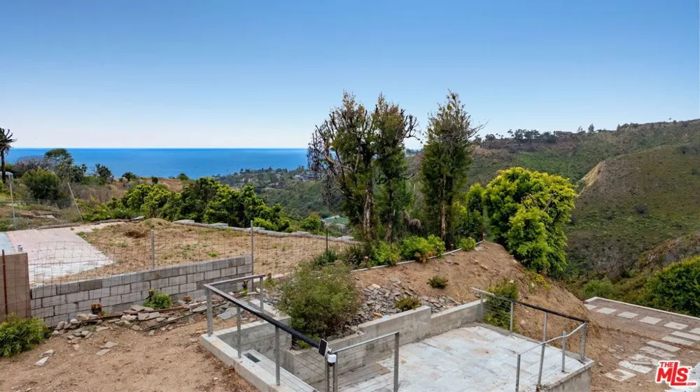 955 Enchanted Way Pacific Palisades, CA 90272
