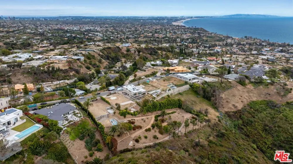 955 Enchanted Way Pacific Palisades, CA 90272