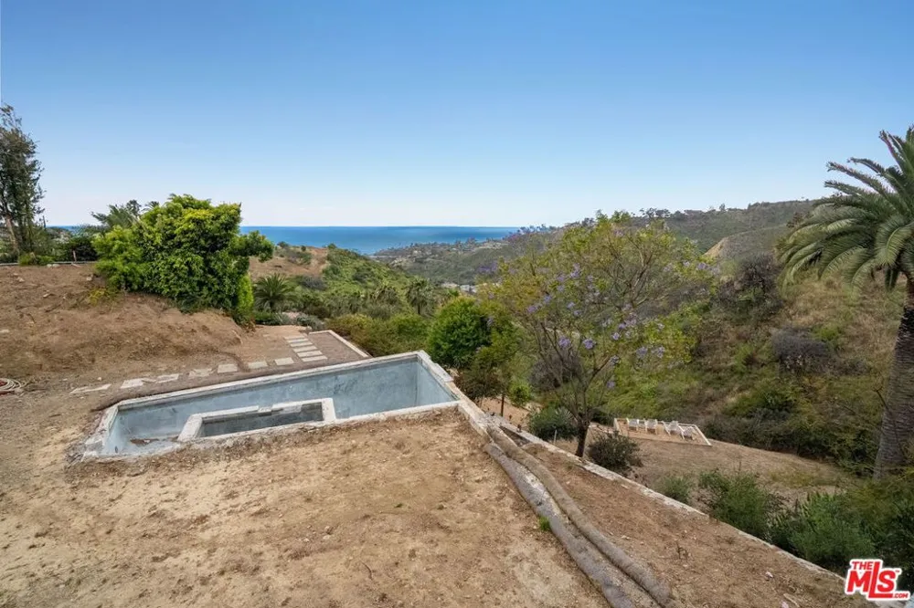 955 Enchanted Way Pacific Palisades, CA 90272