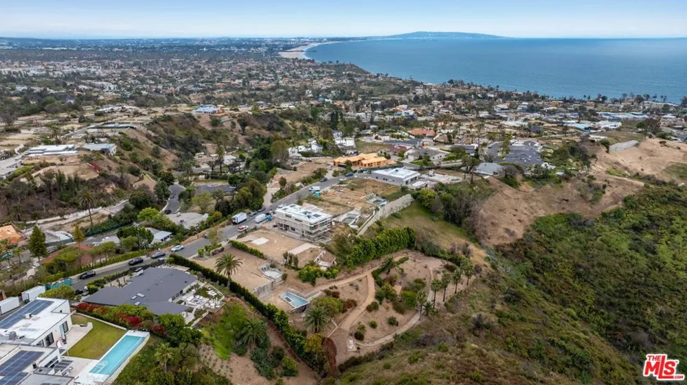 955 Enchanted Way Pacific Palisades, CA 90272