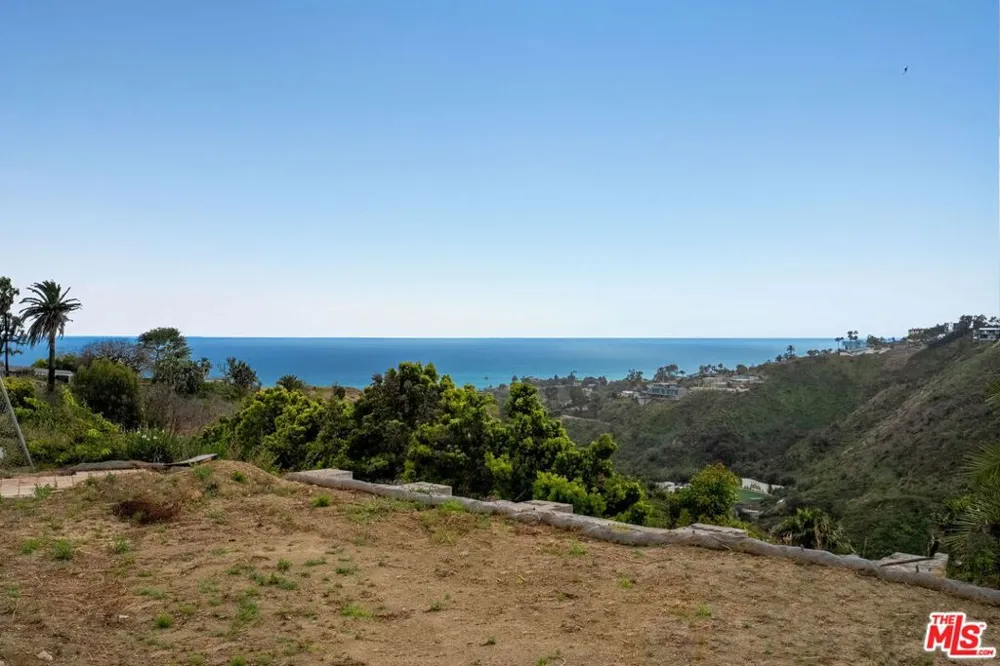 955 Enchanted Way Pacific Palisades, CA 90272