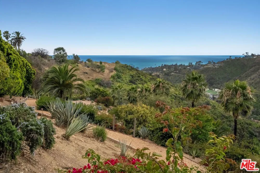 955 Enchanted Way Pacific Palisades, CA 90272