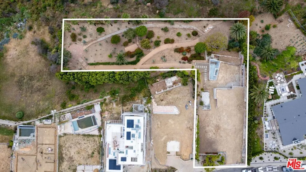 955 Enchanted Way Pacific Palisades, CA 90272